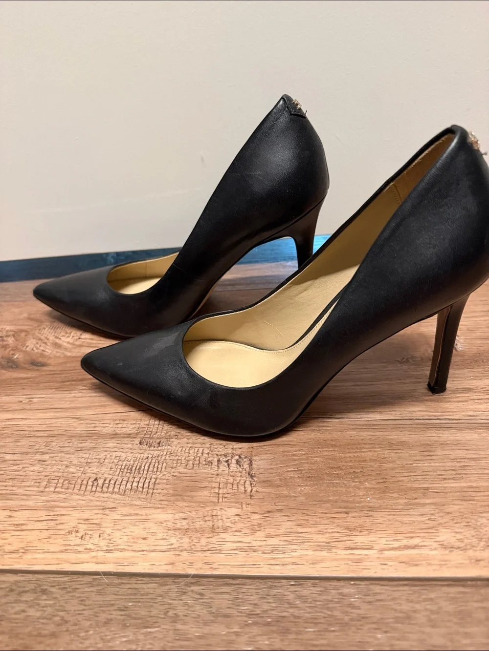 Jessica Simpson Black Pointed Toe Leather Pumps